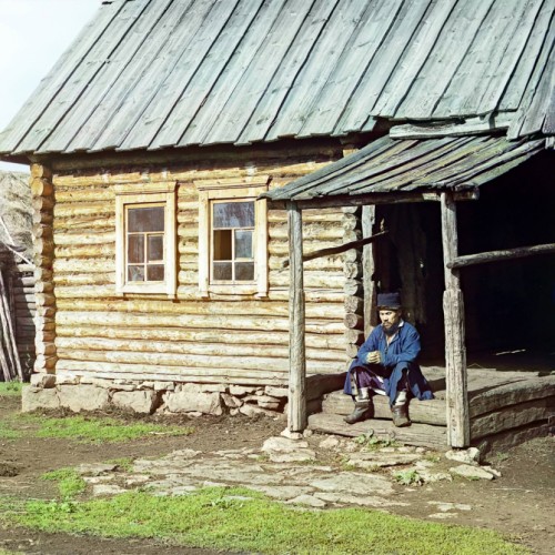 Башкир у своего дома. Яхья