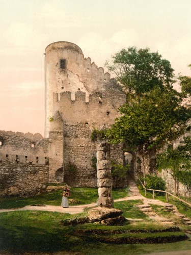 Burghof and Prangersaule, Kynast, Riesengebirge, Germany